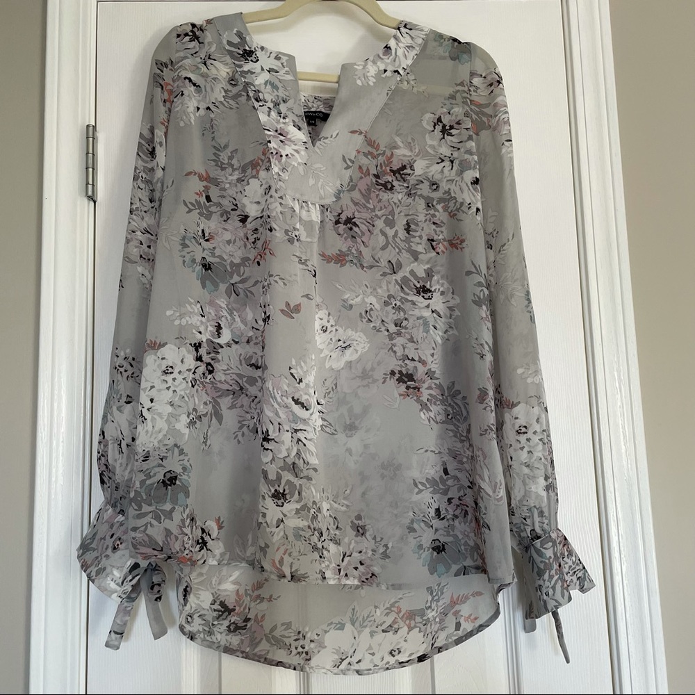RW&Co Floral Sheer Long Sleeve Blouse Size Medium